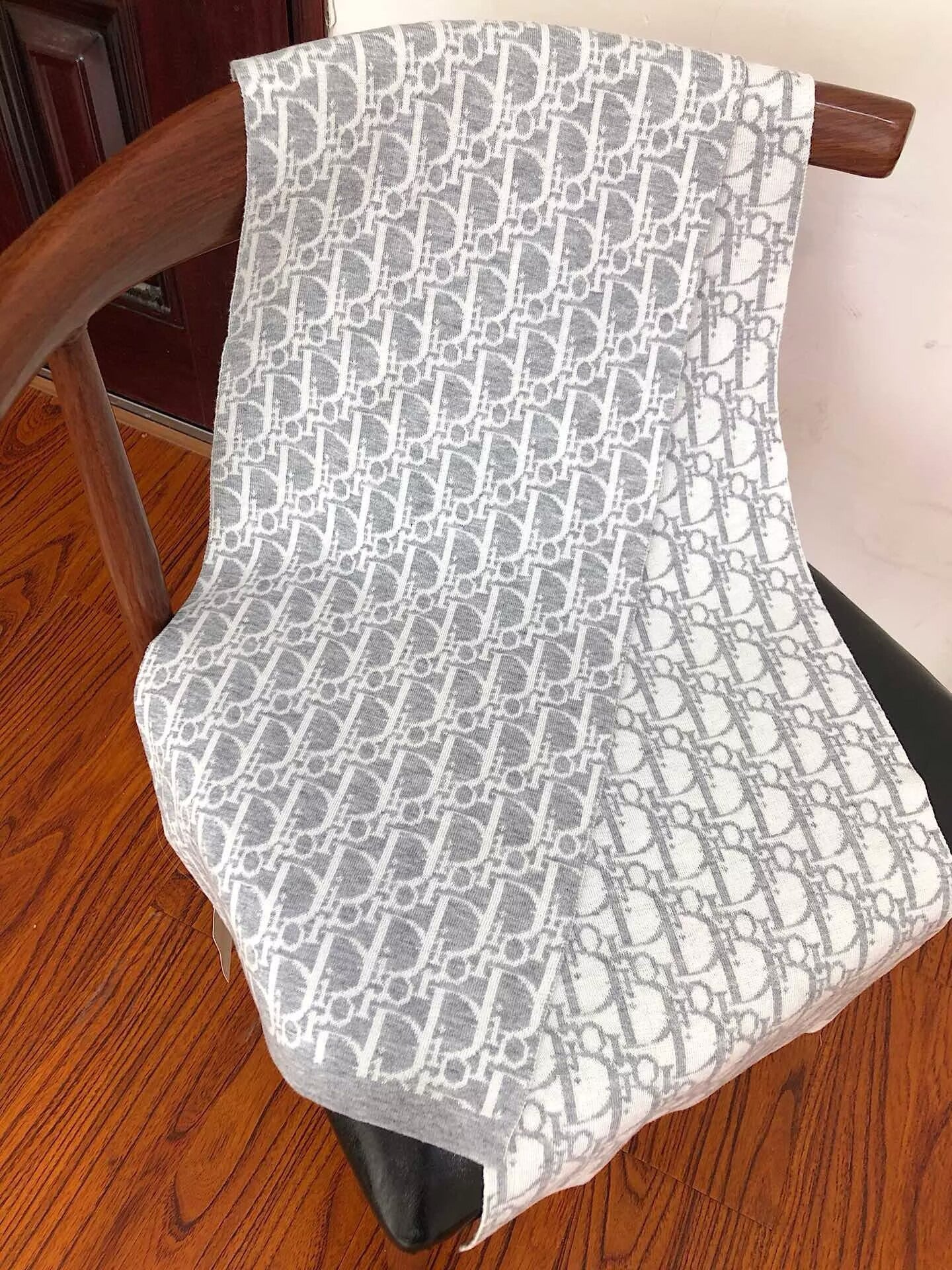 Oblique Design Cashmere Blend Scarf - Unisex