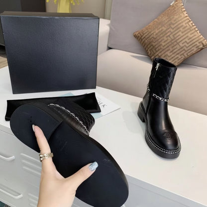 Chain Around Quilted Leather Boots