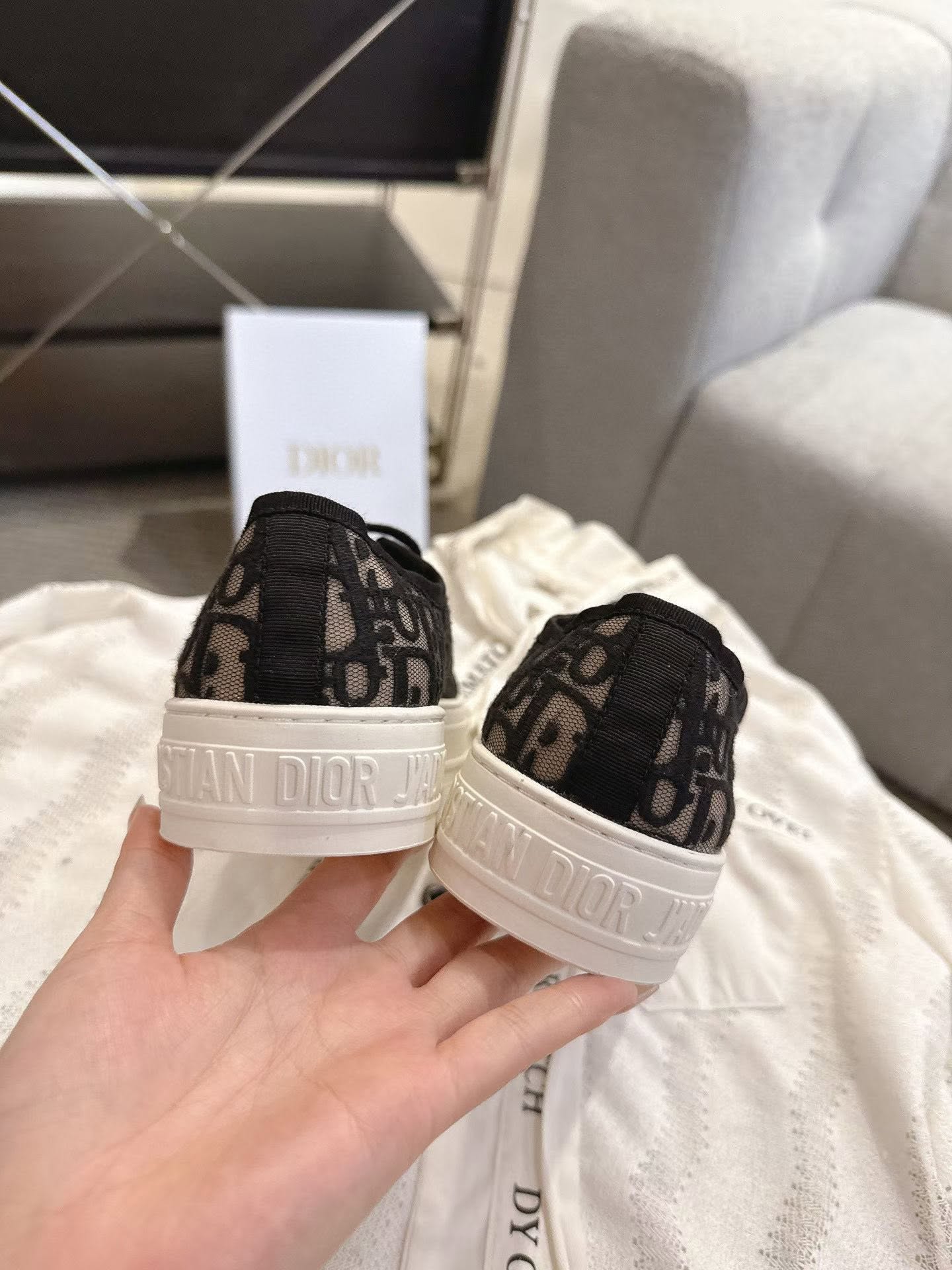 Walk In Mesh Sneaker