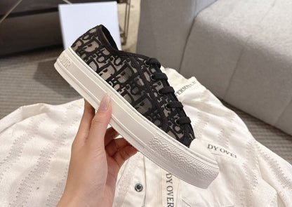Walk In Mesh Sneaker