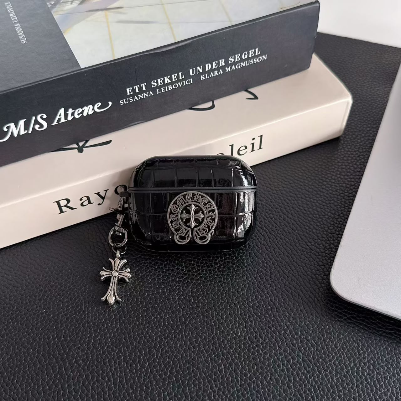 CR Heart Crocodile AirPod Case