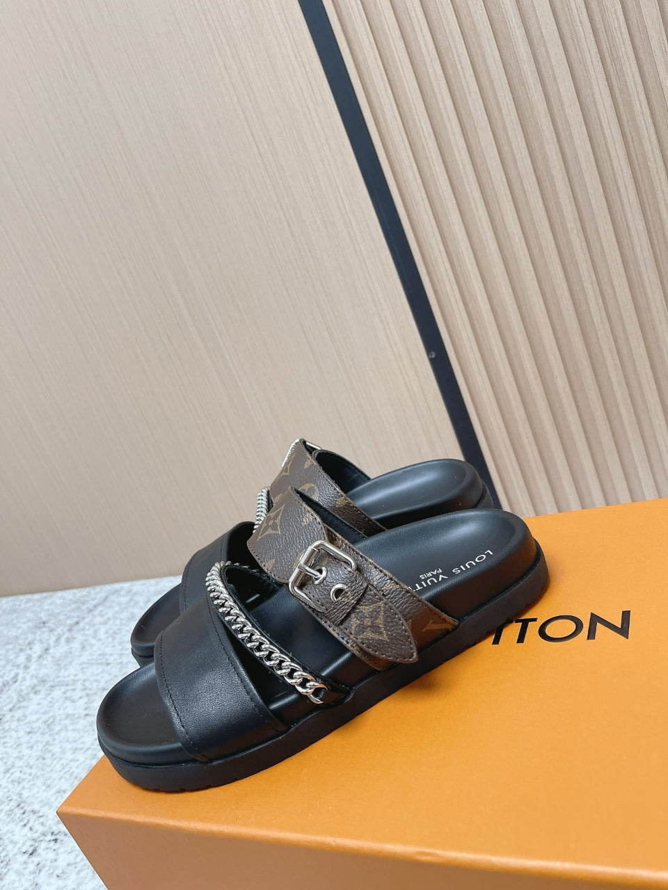 Vibe Comfort Mules/Flats