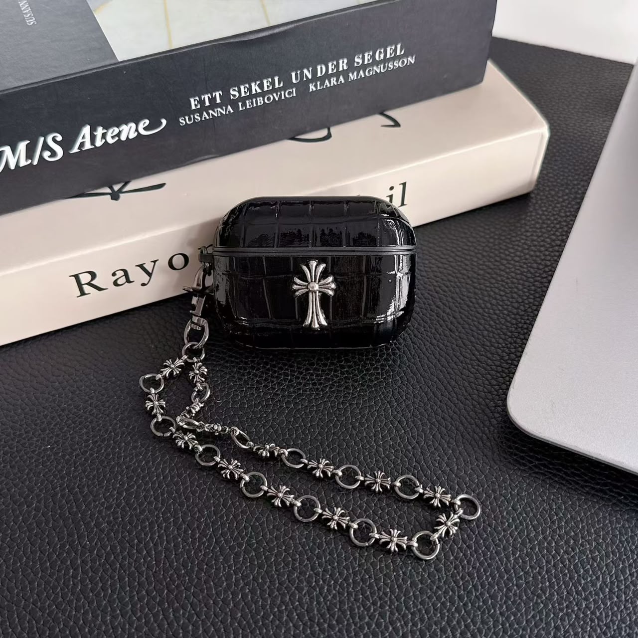 CR Heart Crocodile AirPod Case