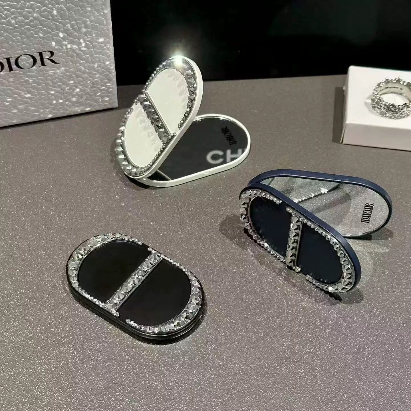 Luxury Designer Sparkling Mirror Phone Stand