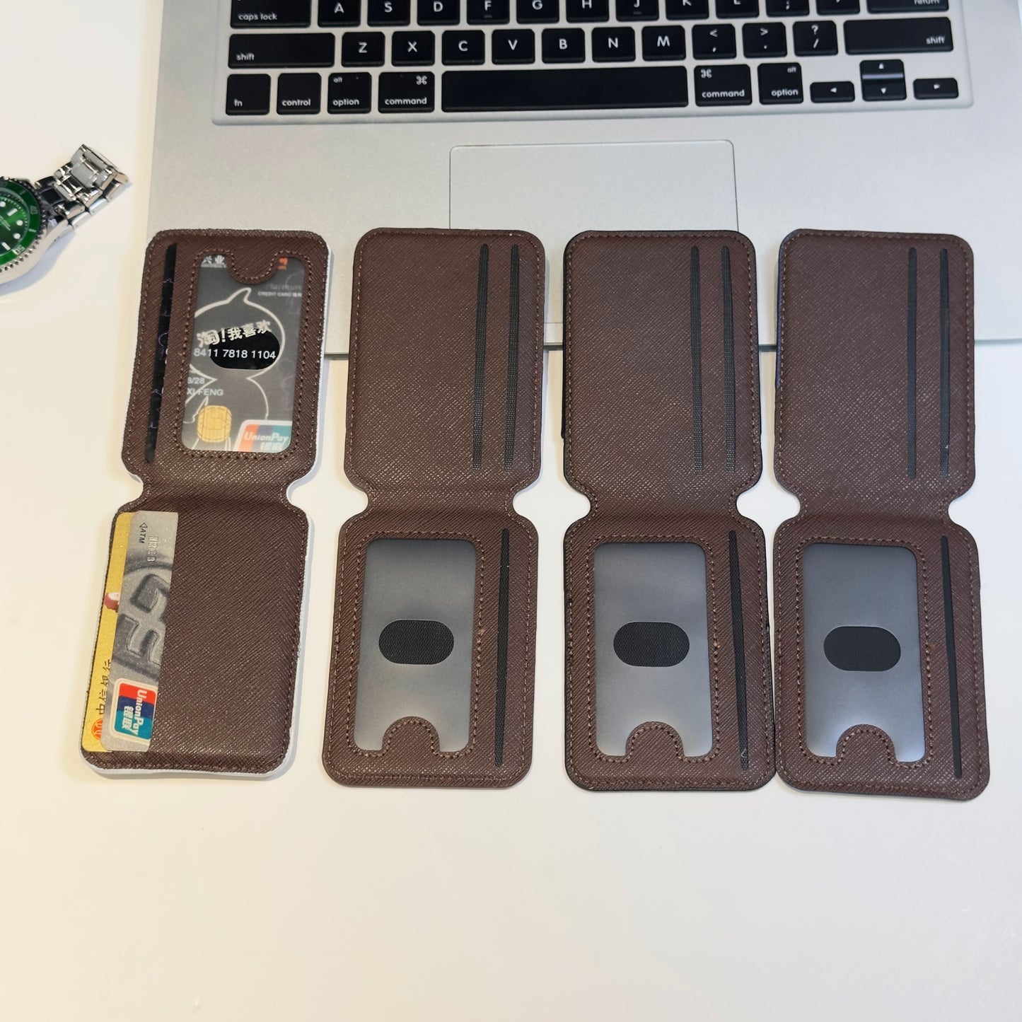 G Design MagSafe Card Holder & Phone Stand