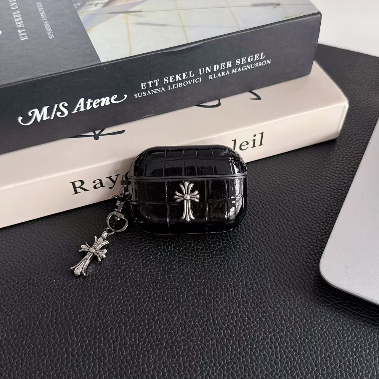 CR Heart Crocodile AirPod Case