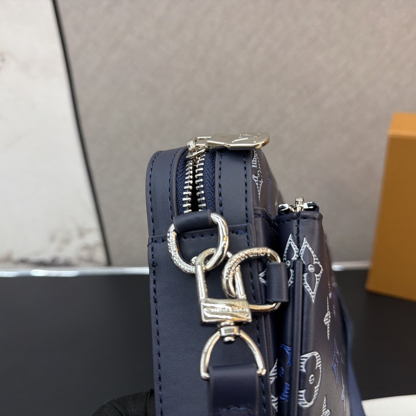 Trio Messenger Bag -Shadow