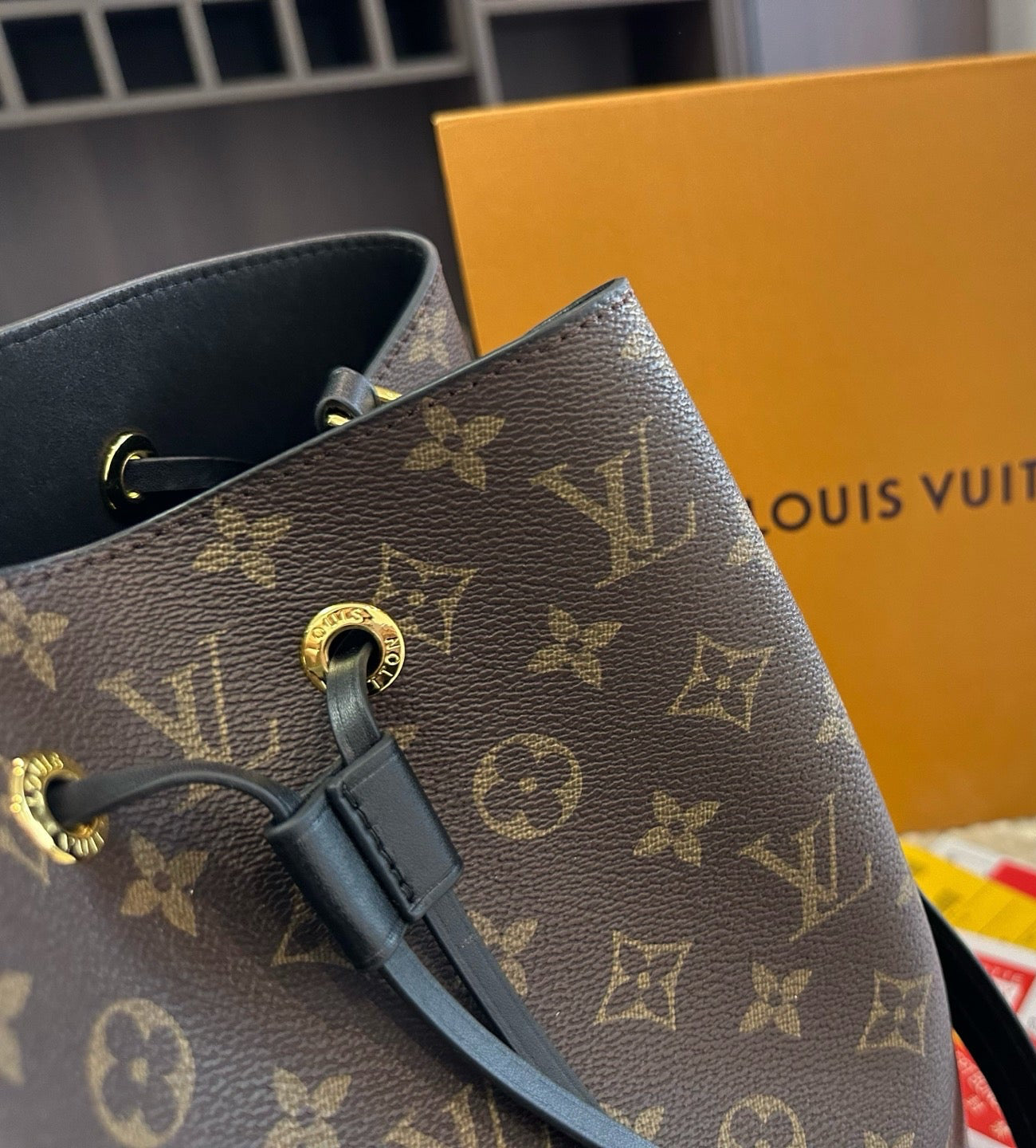 Neonoe Bucket Bag With Box