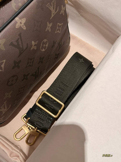 Nil Monogram Messenger Bag