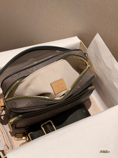 Nil Monogram Messenger Bag