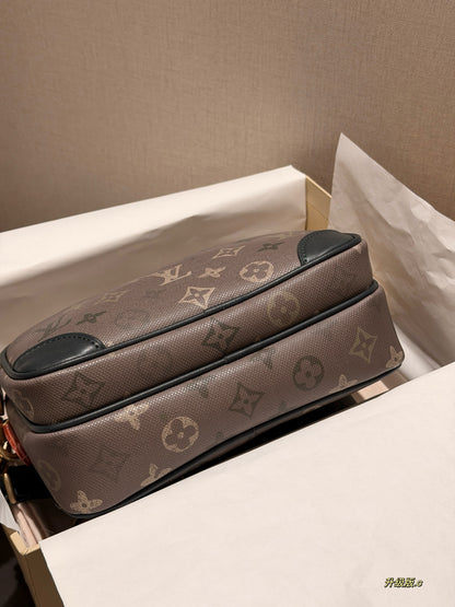Nil Monogram Messenger Bag