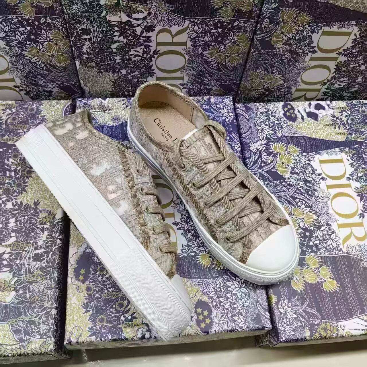 Walk In Mesh Sneaker