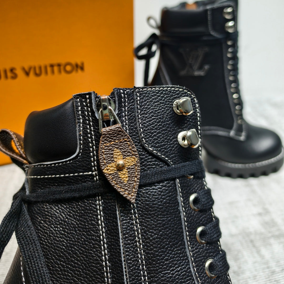Star Trail Leather Boots - Black