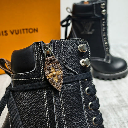Star Trail Leather Boots - Black