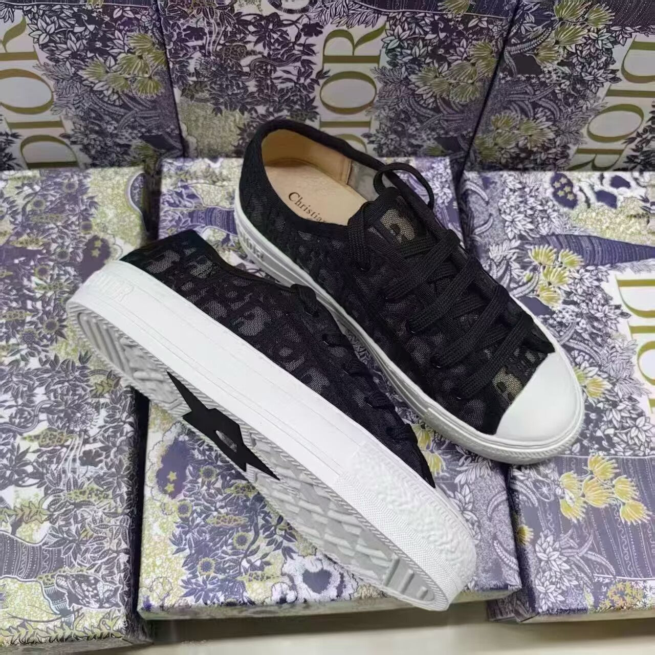 Walk In Mesh Sneaker