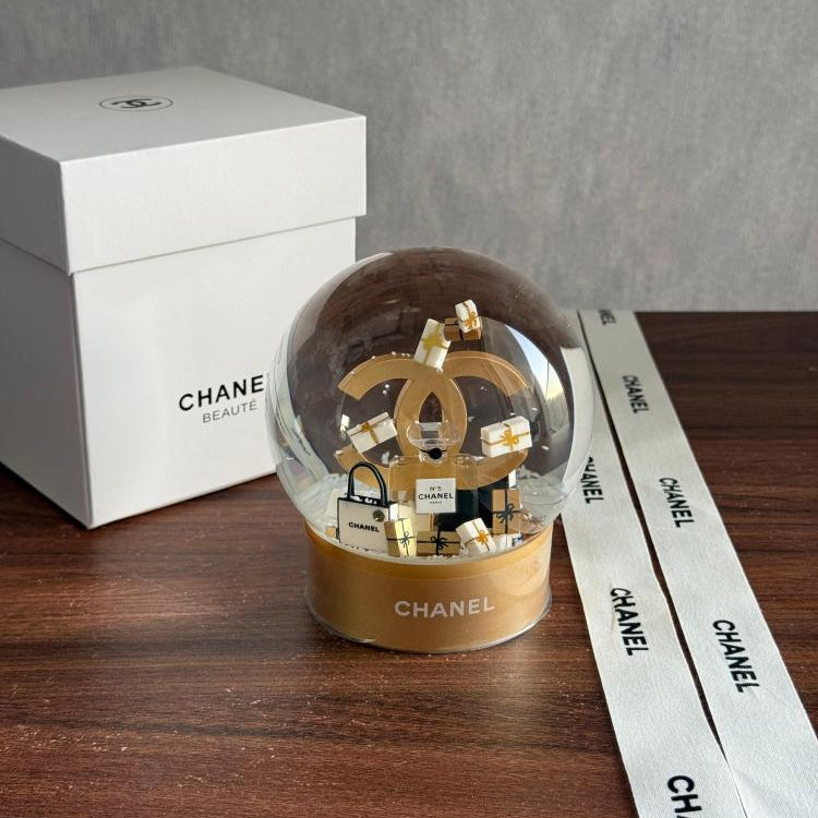 VIP Snow Globe 2023 - Gold