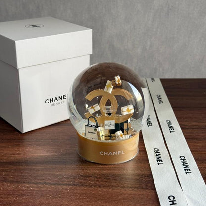VIP Snow Globe 2023 - Gold