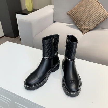 Chain Around Quilted Leather Boots