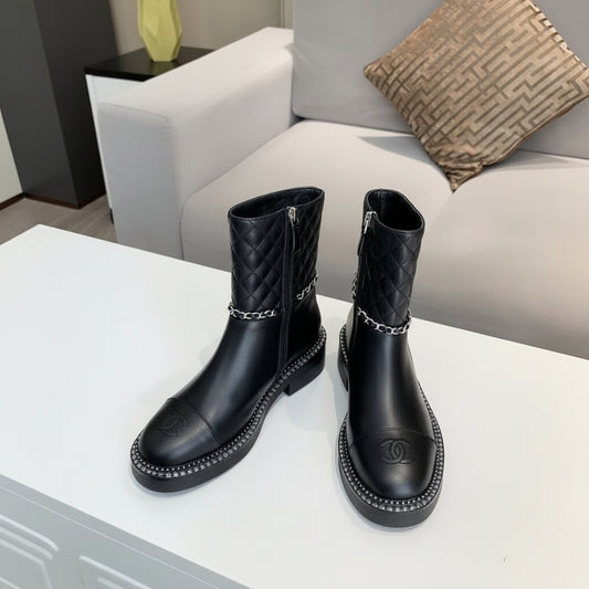 Chain Around Quilted Leather Boots