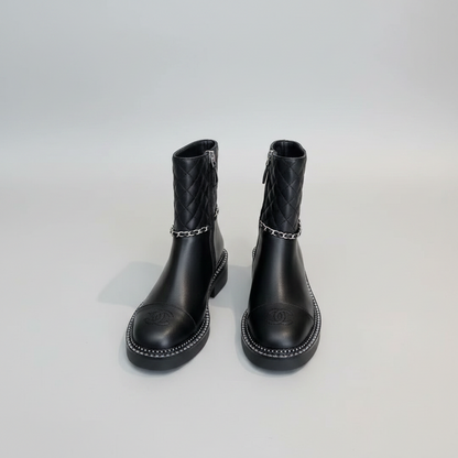 Chain Around Quilted Leather Boots