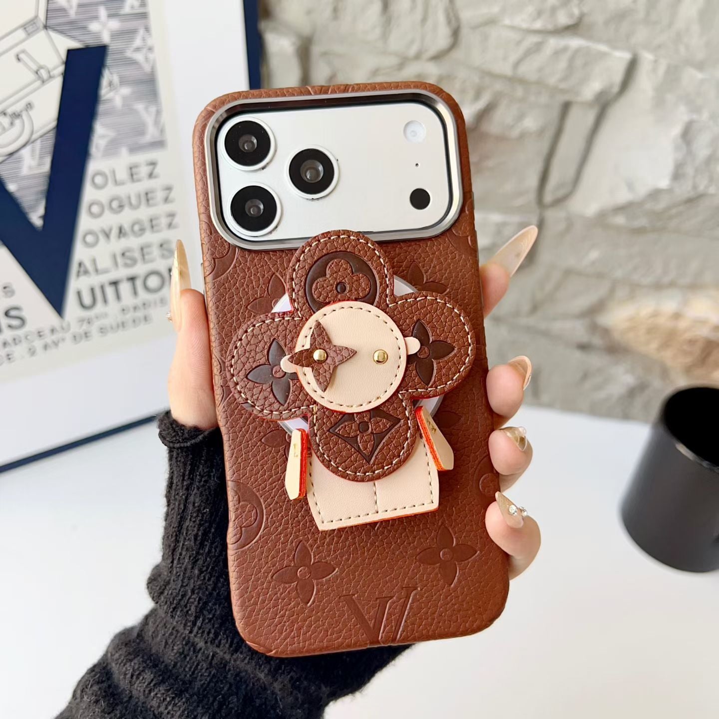 Sunflower Leather Look MagSafe Case with Grip