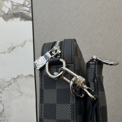 Trio Messenger Bag -Black Check