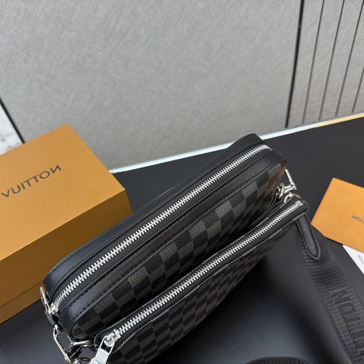 Trio Messenger Bag -Black Check
