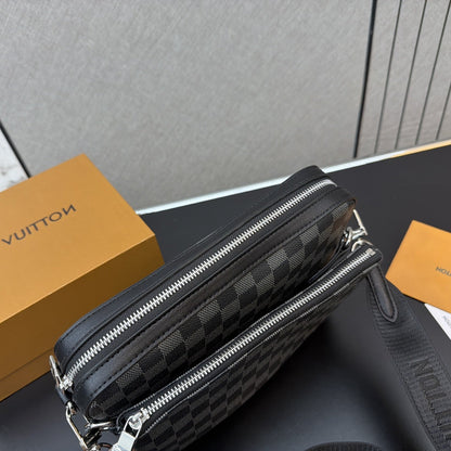 Trio Messenger Bag -Black Check