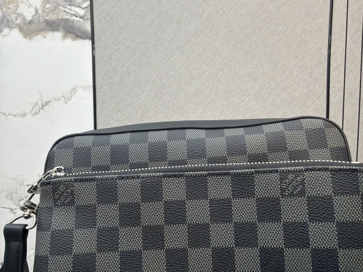 Trio Messenger Bag -Black Check