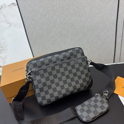 Trio Messenger Bag -Black Check